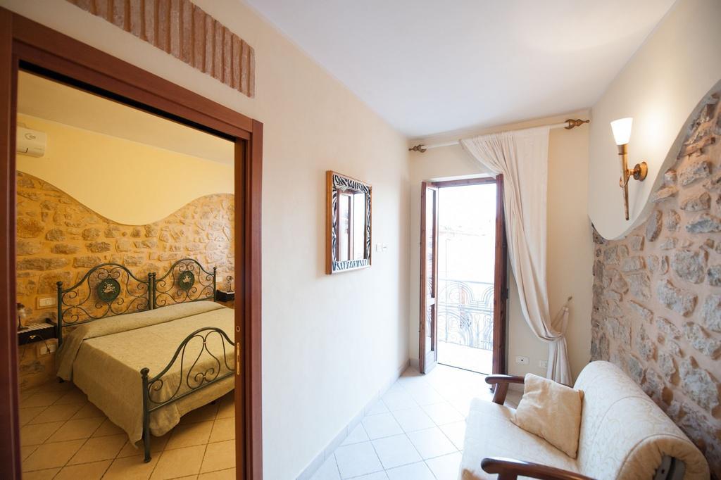 Bed And Breakfast Mblo Fondi Ngoại thất bức ảnh