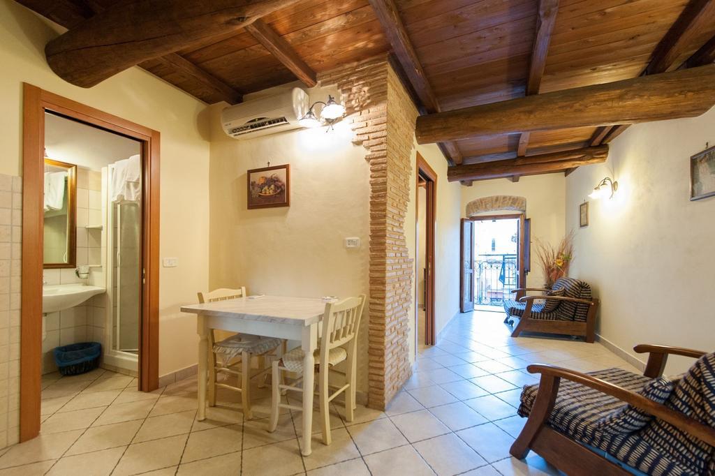 Bed And Breakfast Mblo Fondi Ngoại thất bức ảnh