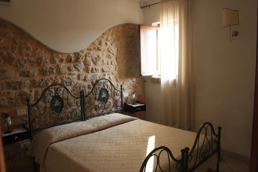 Bed And Breakfast Mblo Fondi Ngoại thất bức ảnh